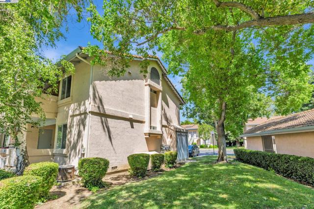4772 Nicol Cmn, Livermore CA: https://media.crmls.org/mediaz/d01b2d78-9e79-4882-8e1f-dfbf4c59042f.jpg