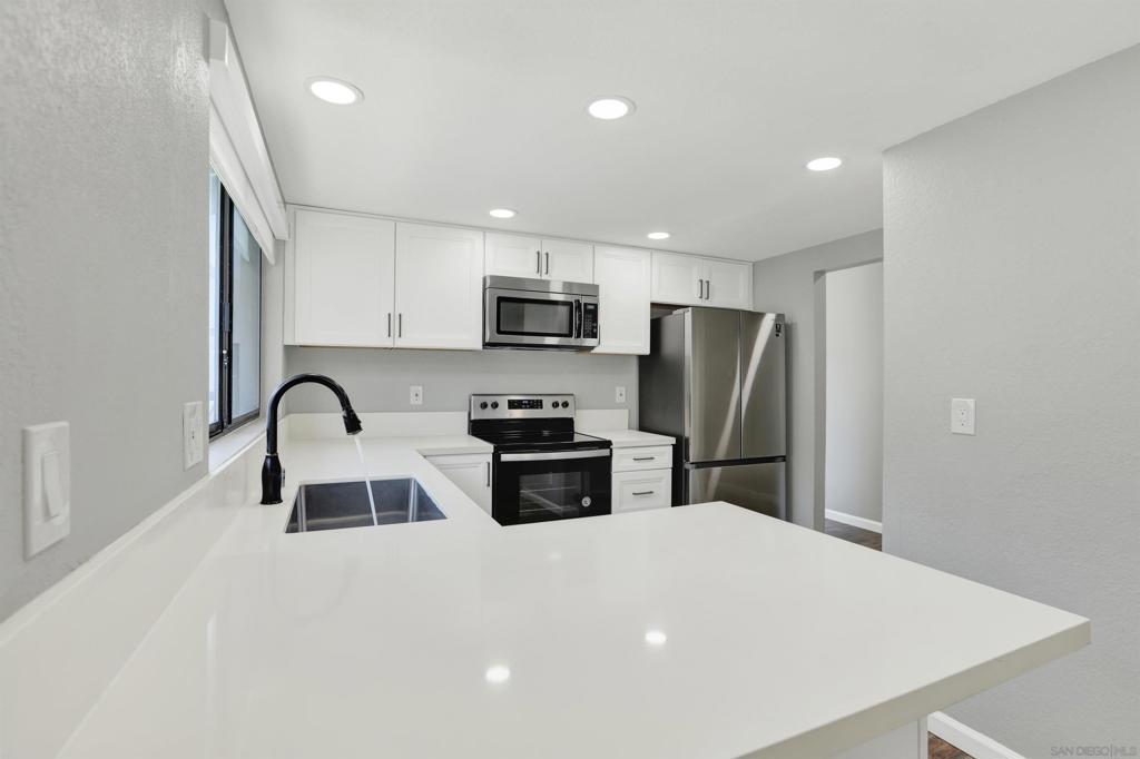 8878 Regents Road - photo 6