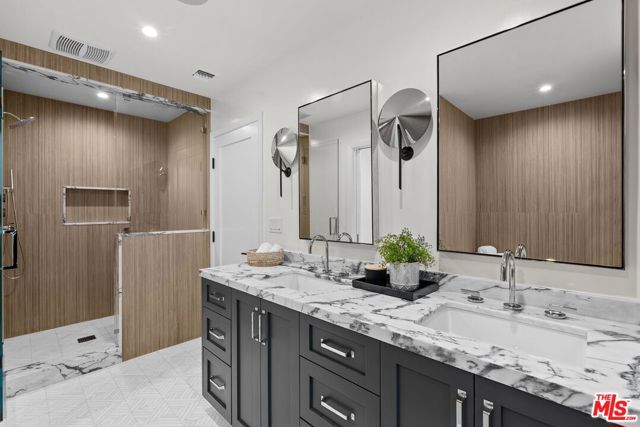 913 913 1/2 N Beverly Glen Boulevard, Bel Air CA: https://media.crmls.org/mediaz/d01b384a-72b4-405b-8e1d-f8f736640e83.jpg
