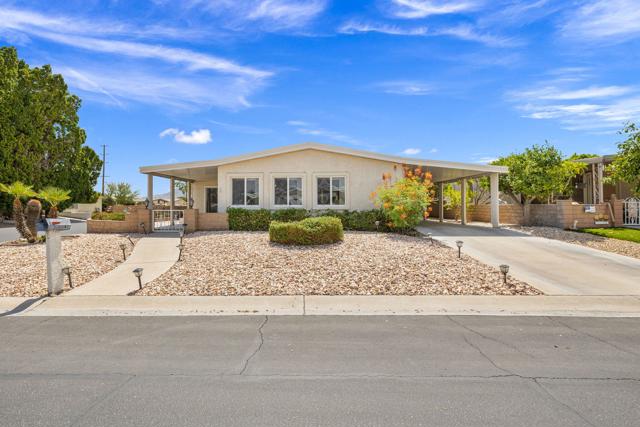 39551 Hidden Water Place, Palm Desert CA: https://media.crmls.org/mediaz/d01bab7e-fa2b-4477-b955-0ef27782b4c6.jpg