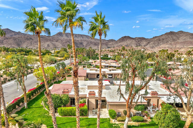 48980 Wildwood Lane, Palm Desert CA: https://media.crmls.org/mediaz/d01c003e-79fc-4d4d-b356-d5d5849006ec.jpg