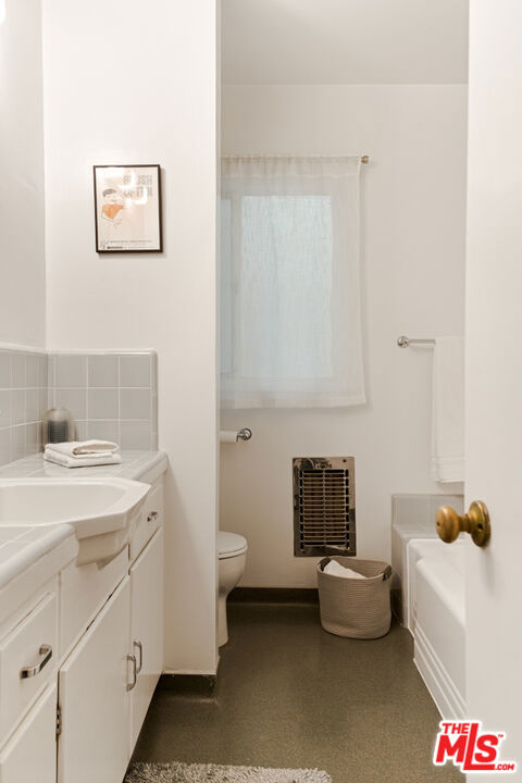 https://media.crmls.org/mediaz/d01c1eef-d194-4c49-a0ca-e1820f44d5bf.jpg?preset=X-Large