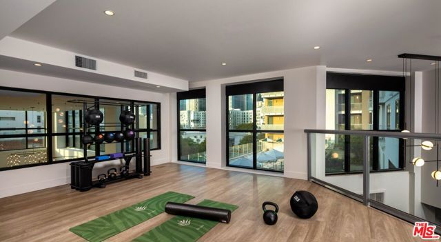 1340 S Hill Street, Los Angeles CA: https://media.crmls.org/mediaz/d01c7b81-f05d-4701-ba7b-01042e525e10.jpg