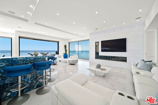 11350 Pacific Coast Highway, Malibu CA: https://media.crmls.org/mediaz/d01cac8d-e0ff-4b8b-bcb6-18a9b51c5c8c.jpg