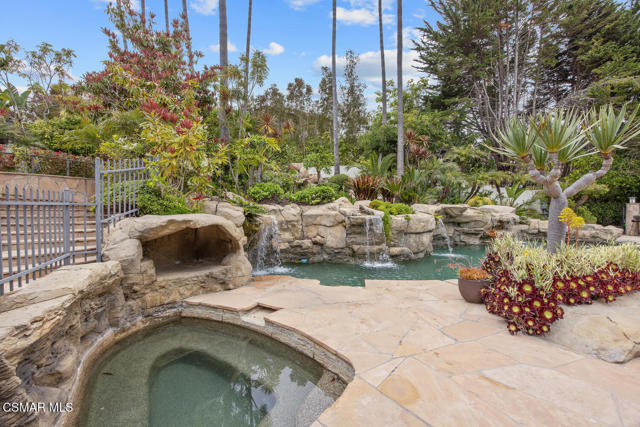 6972 Grasswood Avenue, Malibu CA: https://media.crmls.org/mediaz/d01d0076-e66d-4aa5-a875-7f9a1eaa5288.jpg