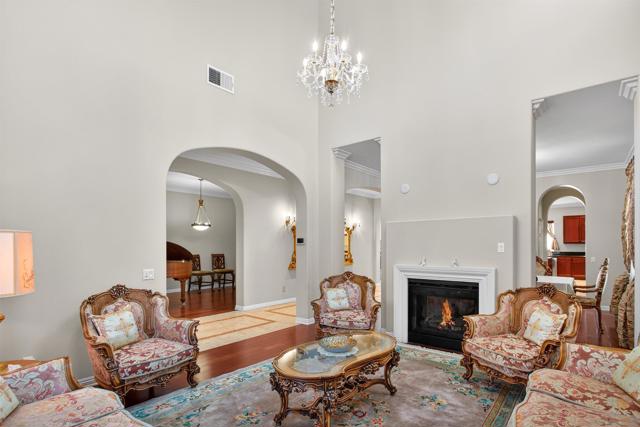 Image 9 of 73 For 18410 Lakepointe Dr