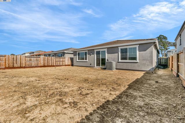 4171 Markovich Ct, Richmond CA: https://media.crmls.org/mediaz/d01d2a43-8d60-4434-ad24-fe2971e54f1f.jpg