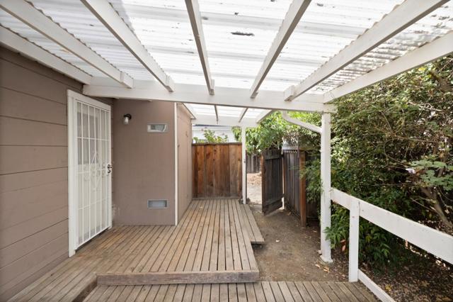 2160 Oakley Avenue, Menlo Park CA: https://media.crmls.org/mediaz/d01d49fa-846b-4af4-bb1d-11b027acf327.jpg