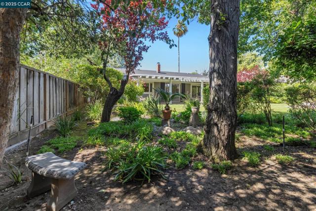 3245 Newport Court, Walnut Creek CA: https://media.crmls.org/mediaz/d01d547c-6d76-4d8b-af06-2cdc9c3a0254.jpg