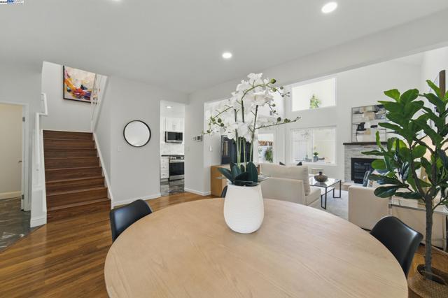 35864 Killorglin Cmn, Fremont CA: https://media.crmls.org/mediaz/d01d81ee-3d89-4b14-8f63-4827741982c4.jpg