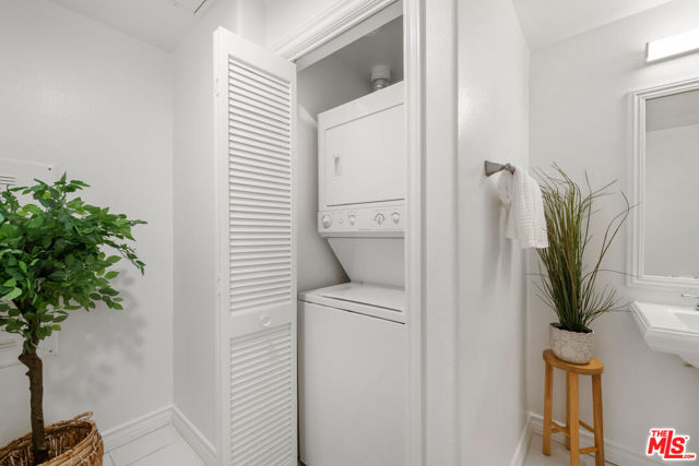 7101 Playa Vista Drive, Playa Vista CA: https://media.crmls.org/mediaz/d01eb3b5-87f9-4d38-a3cc-5a6078d240b0.jpg
