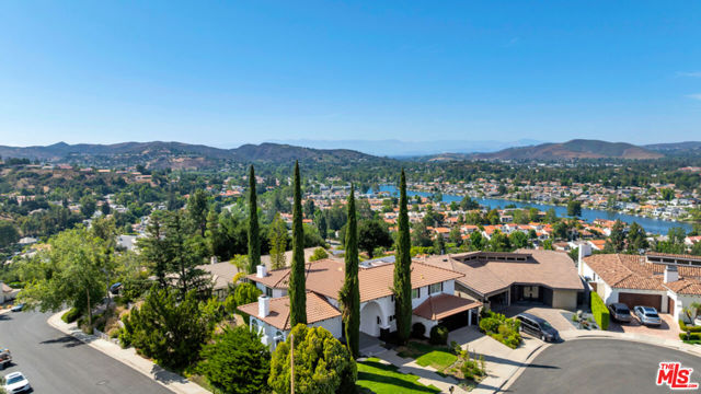 32305 Blue Rock, Westlake Village CA: https://media.crmls.org/mediaz/d01f1334-e9de-4fe2-9372-ef0795dc8d31.jpg