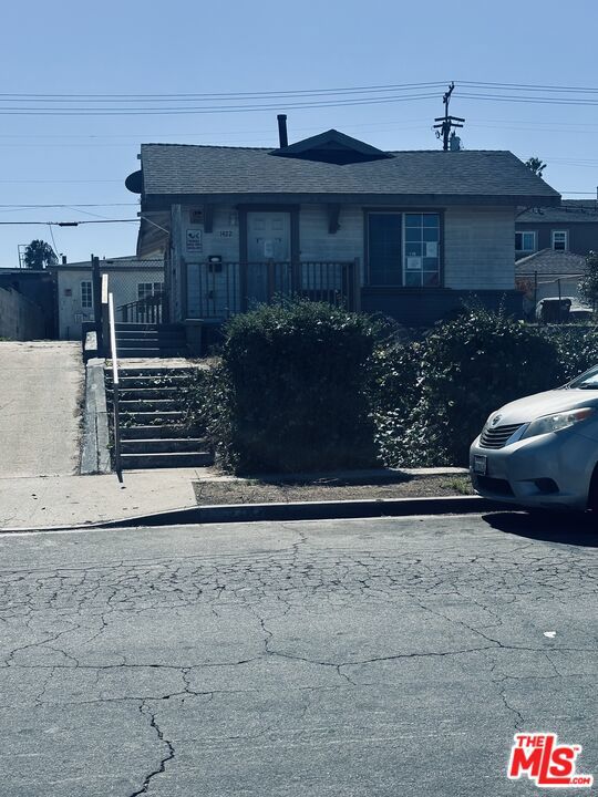 1422 West 104th Street photo 2