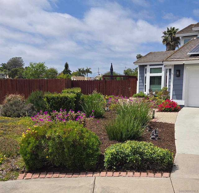 1552 Merlot Ct, Vista CA: https://media.crmls.org/mediaz/d020c4af-47d4-4f11-81d5-916ca67d1ec0.jpg