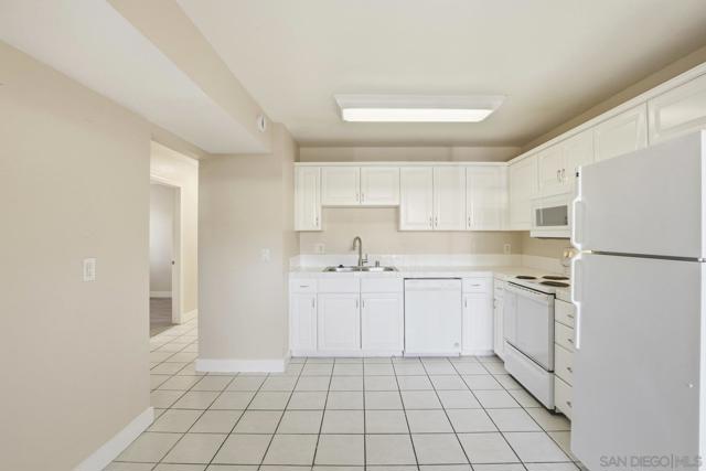 525 N Beech St, Escondido CA: https://media.crmls.org/mediaz/d0212aa8-dfc8-411e-9f2c-b8b5fb0d950b.jpg