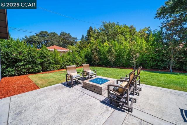 100 Alderwood Rd, Walnut Creek CA: https://media.crmls.org/mediaz/d0215d49-fc14-4954-8809-cdde796eb57e.jpg