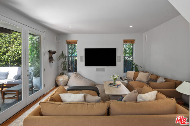 8735 Dorrington Avenue, West Hollywood CA: https://media.crmls.org/mediaz/d021ee3c-35c6-4091-8f4c-b4308f999612.jpg