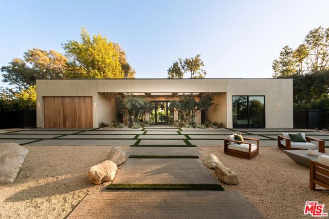 Photo of 23340 Collins Street, Woodland Hills, CA 91367