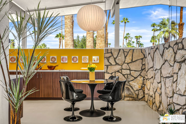 2455 S Via Lazo, Palm Springs CA: https://media.crmls.org/mediaz/d022ebee-4d92-4b75-8b74-6fd998e47dee.jpg