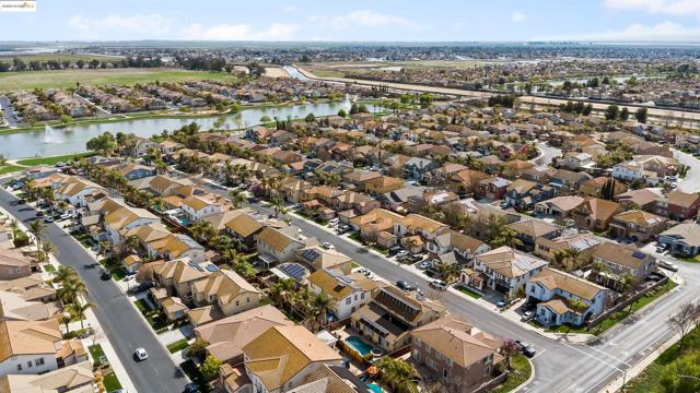 5282 Fern Ridge Cir, Discovery Bay CA: https://media.crmls.org/mediaz/d023396b-1988-498f-a5bf-a2383f0ee431.jpg