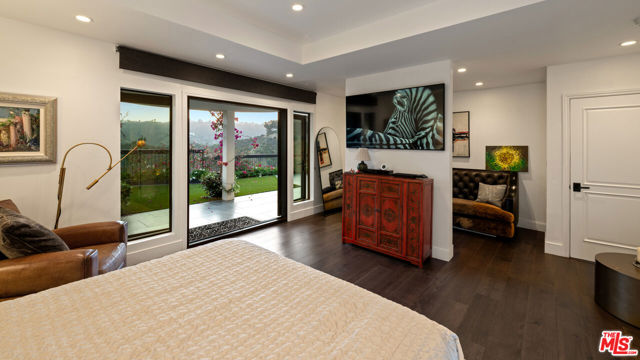 1601 Bel Air Road, Los Angeles CA: https://media.crmls.org/mediaz/d023dd69-abeb-46d7-a57d-bcf79e9f0088.jpg