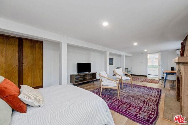 1631 Champlain Terrace, Los Angeles CA: https://media.crmls.org/mediaz/d02429e1-35c6-4a70-86ff-829143295404.jpg