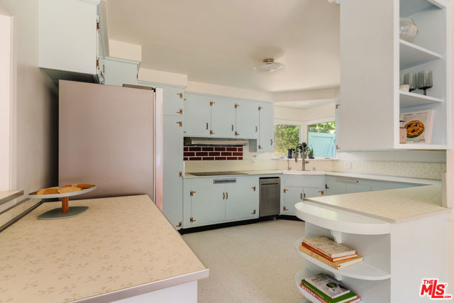 4220 Hillcrest Drive, Los Angeles CA: https://media.crmls.org/mediaz/d0246ce9-d6cd-4548-8b54-2df64cc03f90.jpg