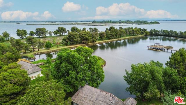 1 Private Island Near Venice, Italy,  CA: https://media.crmls.org/mediaz/d02474ad-cd0b-4aac-8a0e-0197224d5e9c.jpg