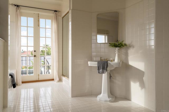 Detail Gallery Image 26 of 47 For 654 Bonair Pl, La Jolla,  CA 92037 - 5 Beds | 4 Baths
