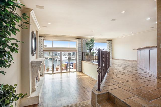 34 The Point, Coronado CA: https://media.crmls.org/mediaz/d024cc43-01a6-4375-9920-1f5bac64ca1e.jpg