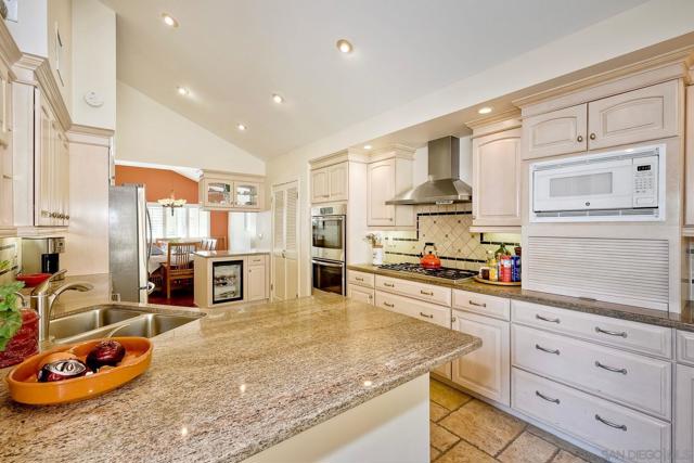 Image 13 of 44 For 10670 Canyon Lake Dr
