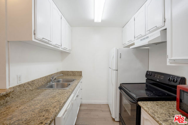 525 S Ardmore Avenue, Los Angeles CA: https://media.crmls.org/mediaz/d02573b1-64d8-4e40-b099-f12765b5df92.jpg