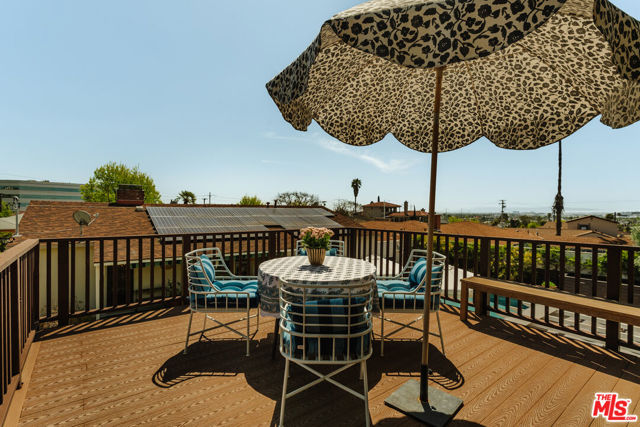 5635 S Chariton Avenue, Los Angeles CA: https://media.crmls.org/mediaz/d025845a-4479-4c0f-b3e0-2eb7ebf3d2f5.jpg