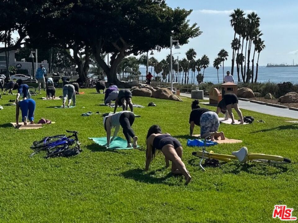 https://media.crmls.org/mediaz/d025e5b5-2574-4910-97da-00764a9d3925.jpg?preset=X-Large