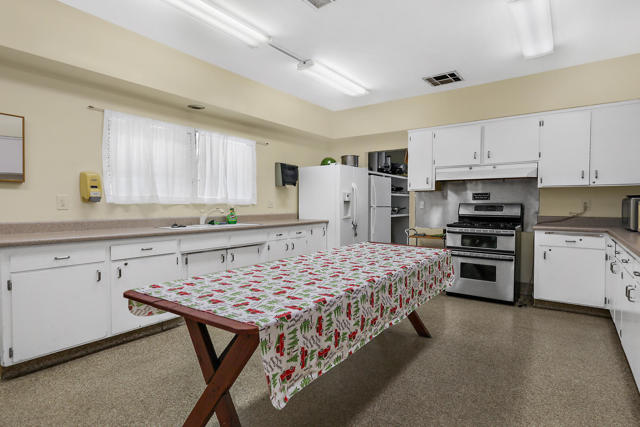 6 Cholla Lane, Palm Desert CA: https://media.crmls.org/mediaz/d02601e4-ddd0-4e17-9e76-276fce68f31f.jpg