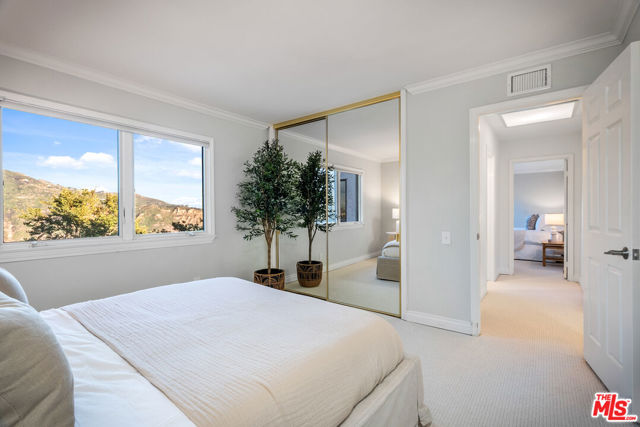 23255 W Paloma Blanca Drive, Malibu CA: https://media.crmls.org/mediaz/d0269915-b73a-4d25-9f6a-82c619a84976.jpg