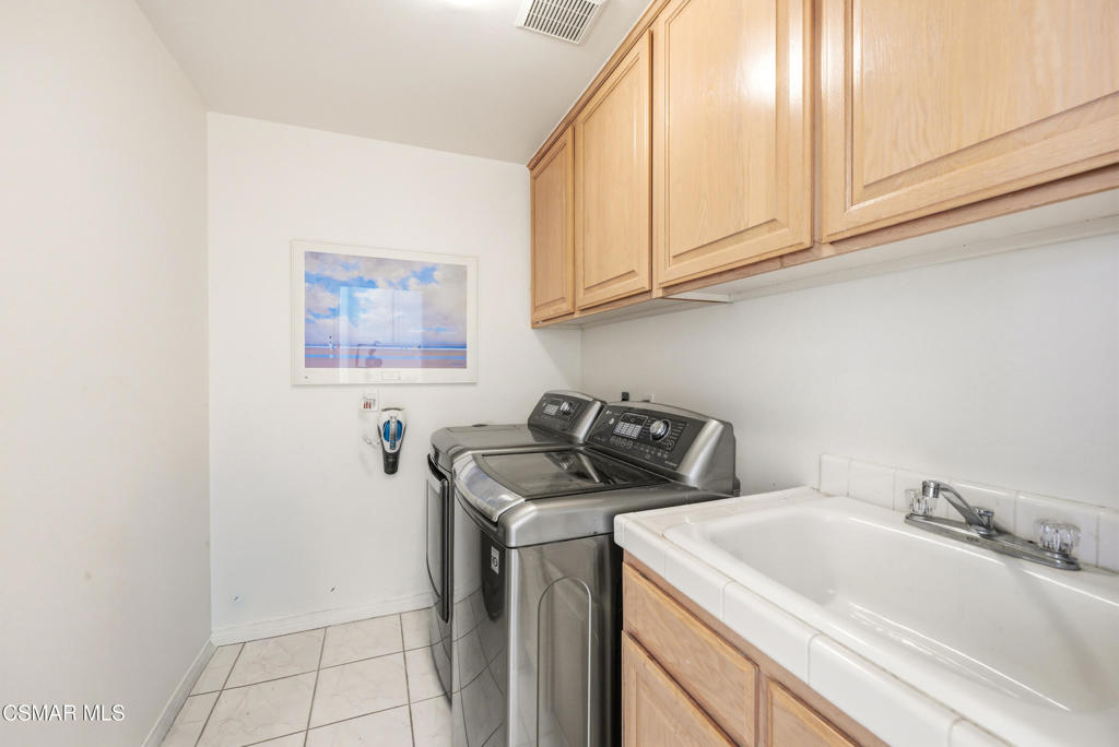 https://media.crmls.org/mediaz/d02699ca-3e93-4262-87fc-4fb4de9363a5.jpg?preset=X-Large