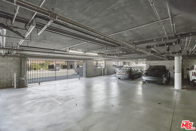 Image 10 of 32 For 5330 Satsuma Avenue