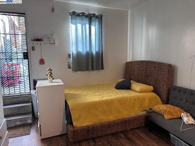 8065 earl st, Oakland CA: https://media.crmls.org/mediaz/d026d28c-cbf4-40a3-8396-b560cb826bf0.jpg