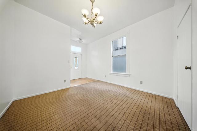 943 26th Street, Oakland CA: https://media.crmls.org/mediaz/d026ee31-7e9f-4bd5-9b60-0070034785e6.jpg