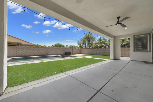 40632 Firenze Court, Indio CA: https://media.crmls.org/mediaz/d026f6d0-833d-4791-aad5-e13beda44a88.jpg