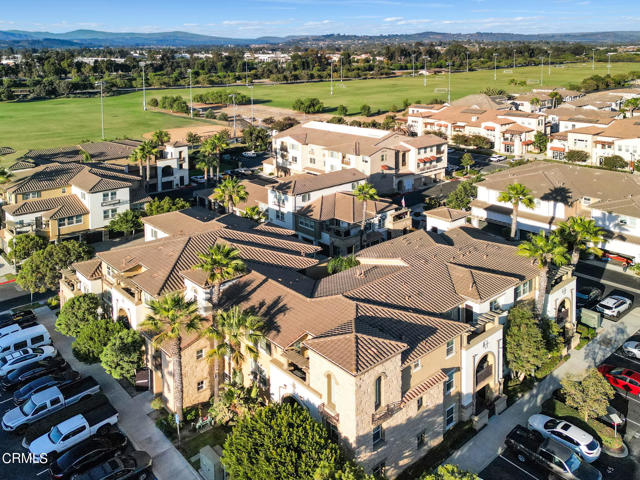 Detail Gallery Image 2 of 28 For 242 Riverdale Ct #826,  Camarillo,  CA 93012 - 2 Beds | 2 Baths