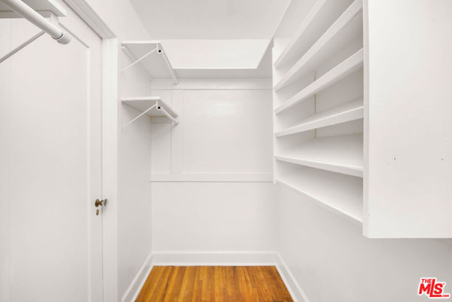 614 S Orange Drive, Los Angeles CA: https://media.crmls.org/mediaz/d027194b-c1ad-4b52-88b8-50732718ff85.jpg