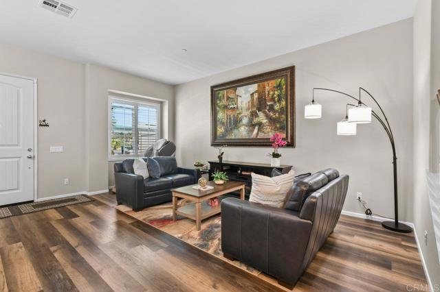 Detail Gallery Image 3 of 34 For 1310 Santa Liza Ave #8,  Chula Vista,  CA 91913 - 4 Beds | 4 Baths