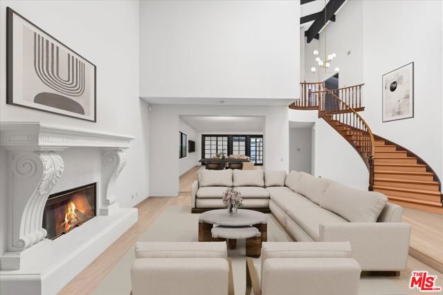 4560 Densmore Avenue, Encino CA: https://media.crmls.org/mediaz/d0276901-b99a-4110-b613-ae95b81acdb9.jpg