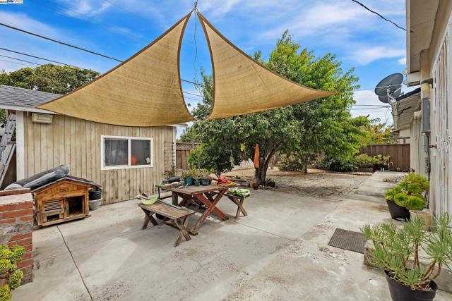 39672 Blacow Rd, Fremont CA: https://media.crmls.org/mediaz/d02866ab-db24-4e6c-884c-c2dd57a0b609.jpg