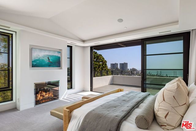 400 Amalfi Drive photo 14