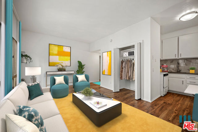 10965 Rochester Avenue, Los Angeles CA: https://media.crmls.org/mediaz/d028af26-175a-4788-9702-9a560c294acf.jpg