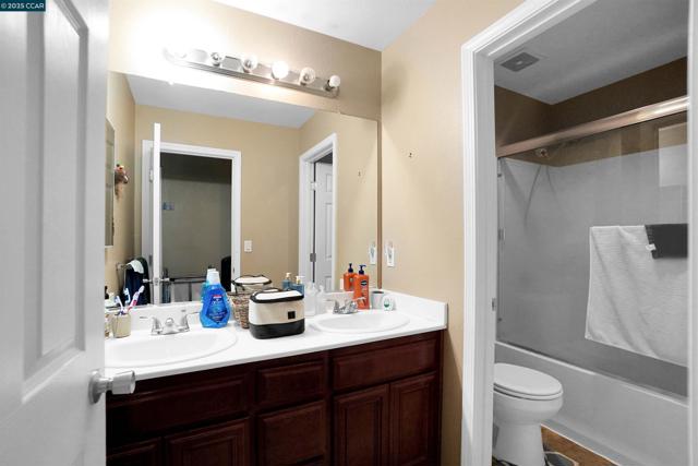 115 Montevino Ct, Oakley CA: https://media.crmls.org/mediaz/d0290f7c-f4b4-4eae-b5ae-13cfa9aaa06c.jpg
