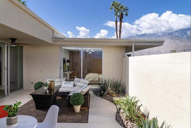 139 Desert Lakes Drive, Palm Springs CA: https://media.crmls.org/mediaz/d02a1f1f-77b3-4ca6-adca-ae53538c343b.jpg